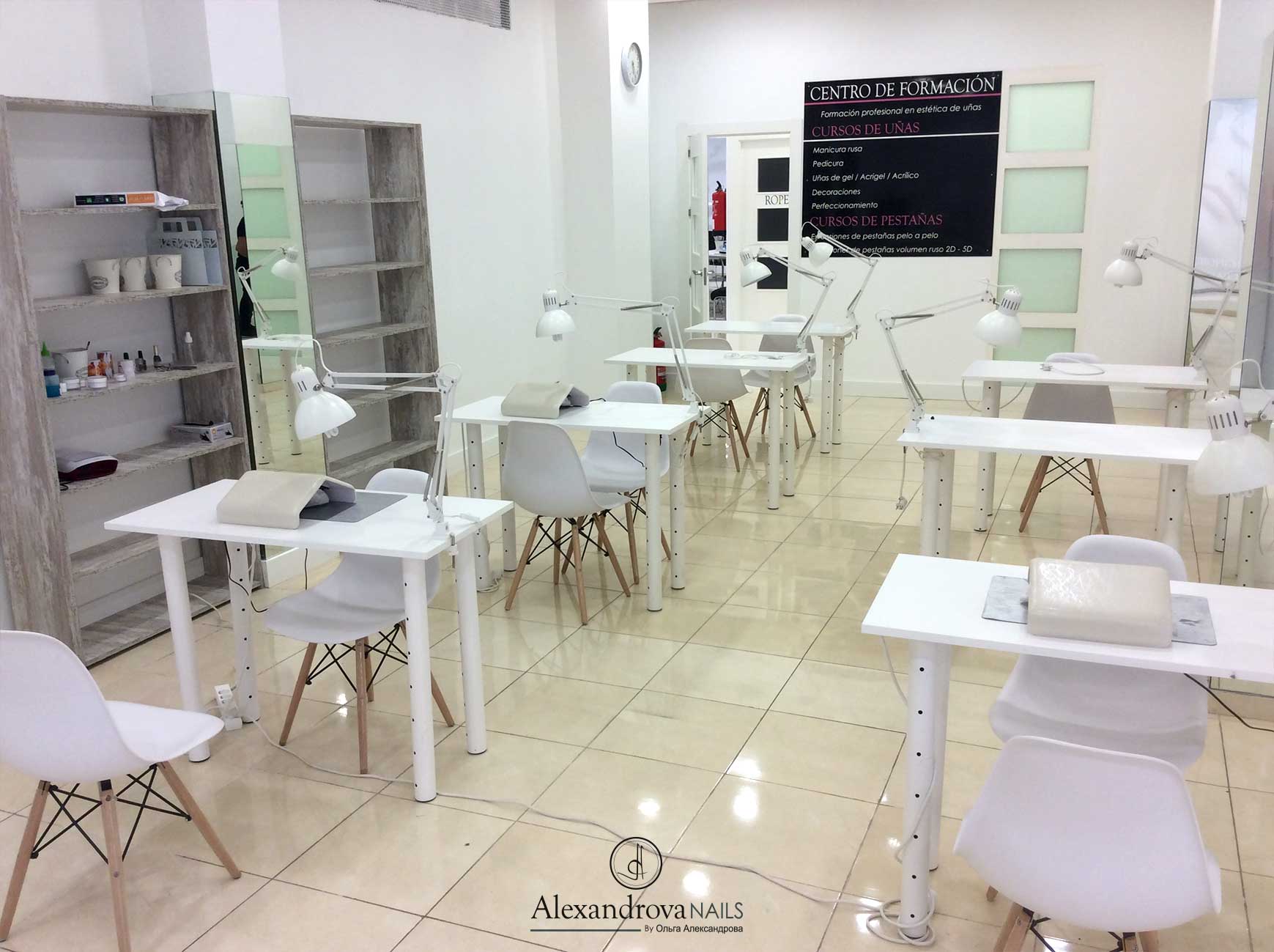 Instalaciones del centro donde se imparten los cursos de uñas de de Alexandrova Nails en Granada